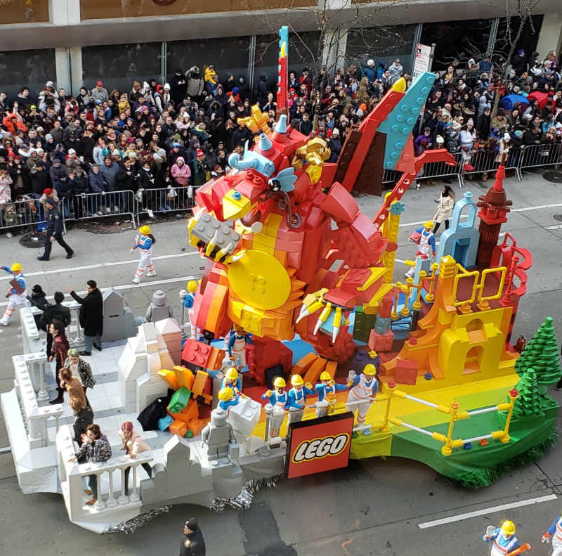 Macy’s Thanksgiving Parade Brings Back LEGO Float! – The Brick Post!