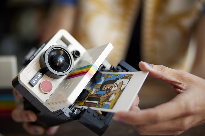 LEGO Ideas Polaroid OneStep SX-70 Camera (21345) First Look - The Brick Fan